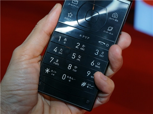 Bàn phím số đặc trưng của dòng điện thoại nắp gập.