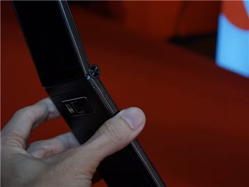 Tuy nhiên, Freetel Musashi trông khá dày mình.