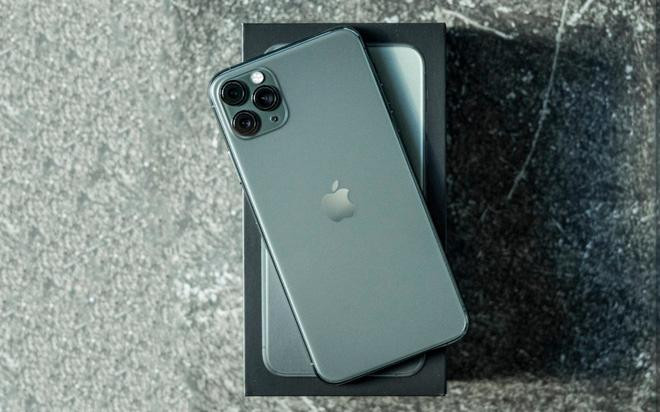 Với iOS 15, bạn có thể tìm được vị trí của dế yêu ngay bằng ứng dụng "Find My" (Tìm) ngay cả khi máy đã bị tắt nguồn hoặc thậm chí là khôi phục cài đặt gốc Tính năng “thần thánh” giúp tìm lại iPhone bị mất ngay cả khi bị tắt nguồn và khôi phục cài đặt gốc - Ảnh 1.