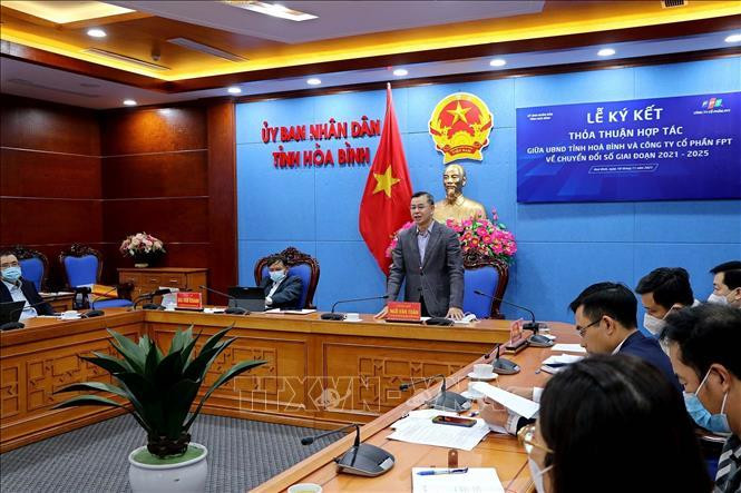 Toàn cảnh buổi lễ ký kết thỏa thuận hợp tác về chuyển đổi số.