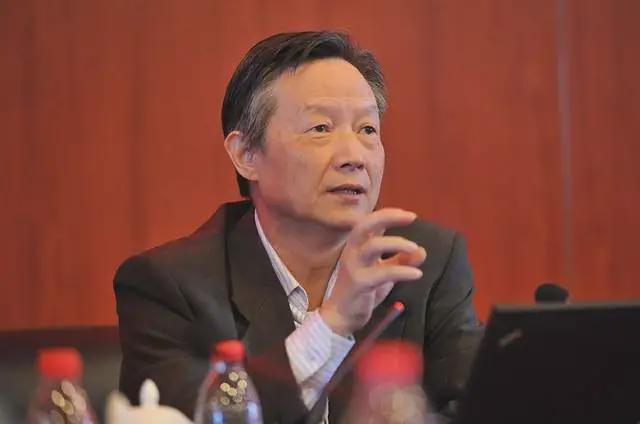 Cựu Thứ trưởng Bộ Nhà ở và Phát triển Đô thị - Nông thôn Cừu Bảo Hưng. Cựu Thứ trưởng Bộ Nhà ở và Phát triển Đô thị - Nông thôn Cừu Bảo Hưng.