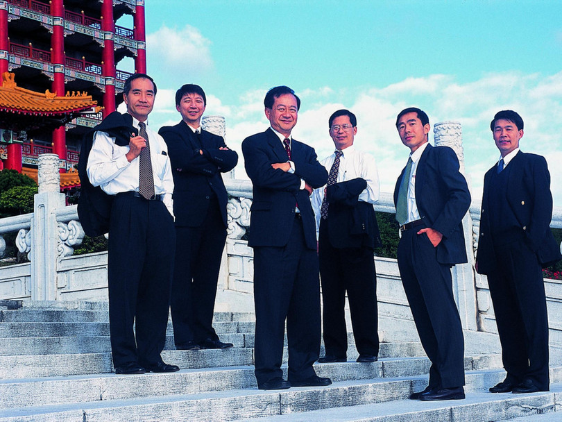 Luong Manh Tung va dong nghiep.jpg