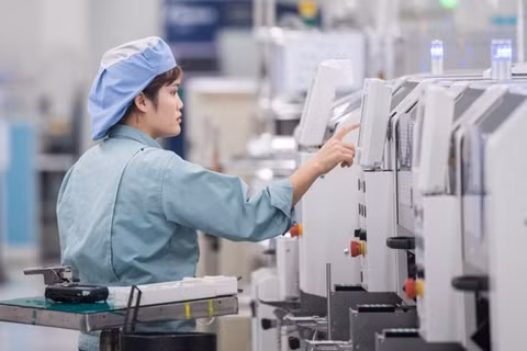 Chính phủ đặt mục tiêu đến năm 2030, tối thiểu 10 triệu lượt người trong độ tuổi lao động sẽ được đào tạo, bồi dưỡng kỹ năng số cơ bản.