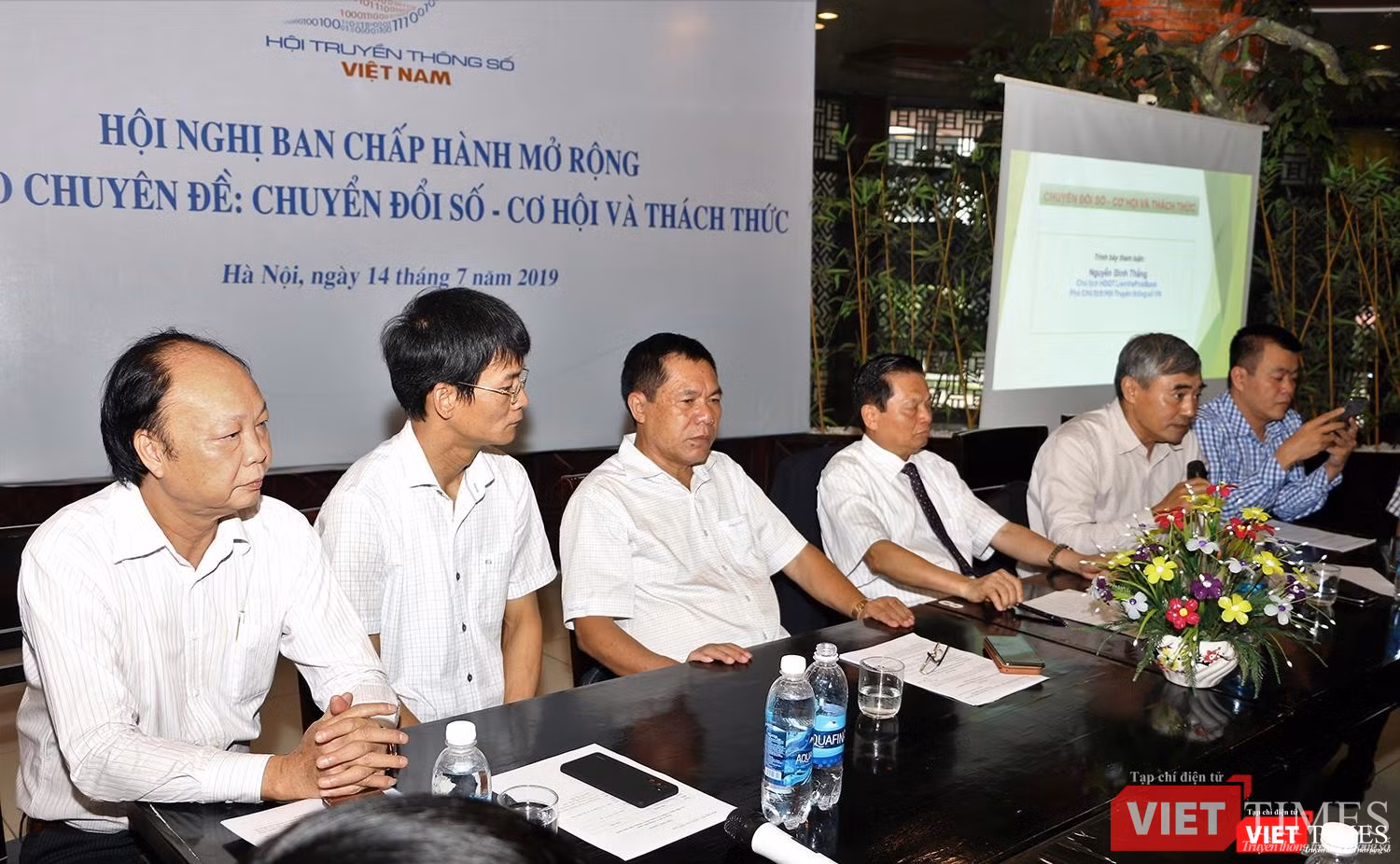Các thành viên Ban lãnh đạo Hội Truyền thông Số Việt
