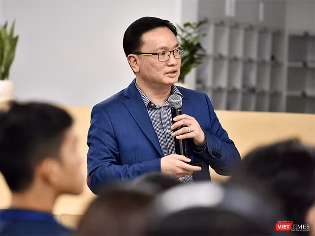 Cậu bé người Việt ngày nào còn ngơ ngác đến Mỹ với hai bàn tay trắng, nay đã có một sự nghiệp khiến nhiều người mơ ước với ba dự án khởi nghiệp thành công.