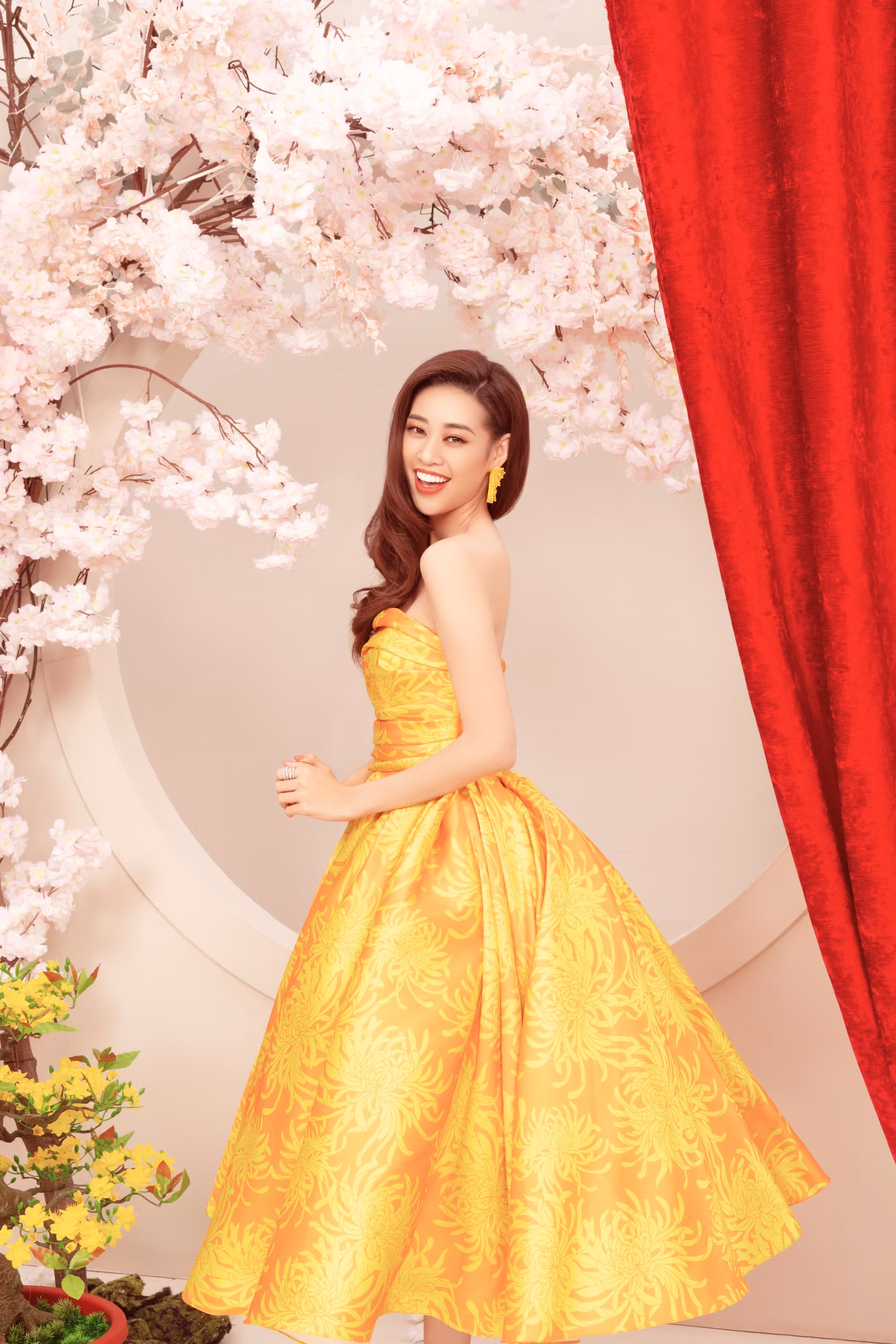 Hoa hậu Khánh Vân gửi lời chúc mừng năm mới 2020 đến toàn thể công chúng Hoa hậu Khánh Vân gửi lời chúc mừng năm mới 2020 đến toàn thể công chúng