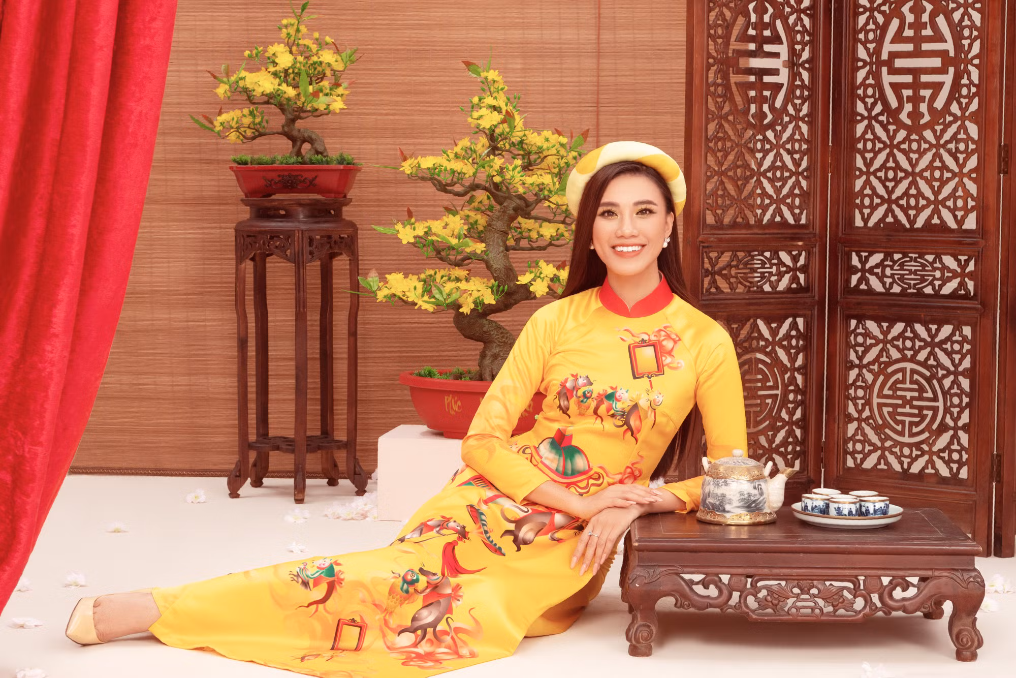 Á hậu Kim Duyên trong áo dài của NTK Thủy Nguyễn Á hậu Kim Duyên trong áo dài của NTK Thủy Nguyễn
