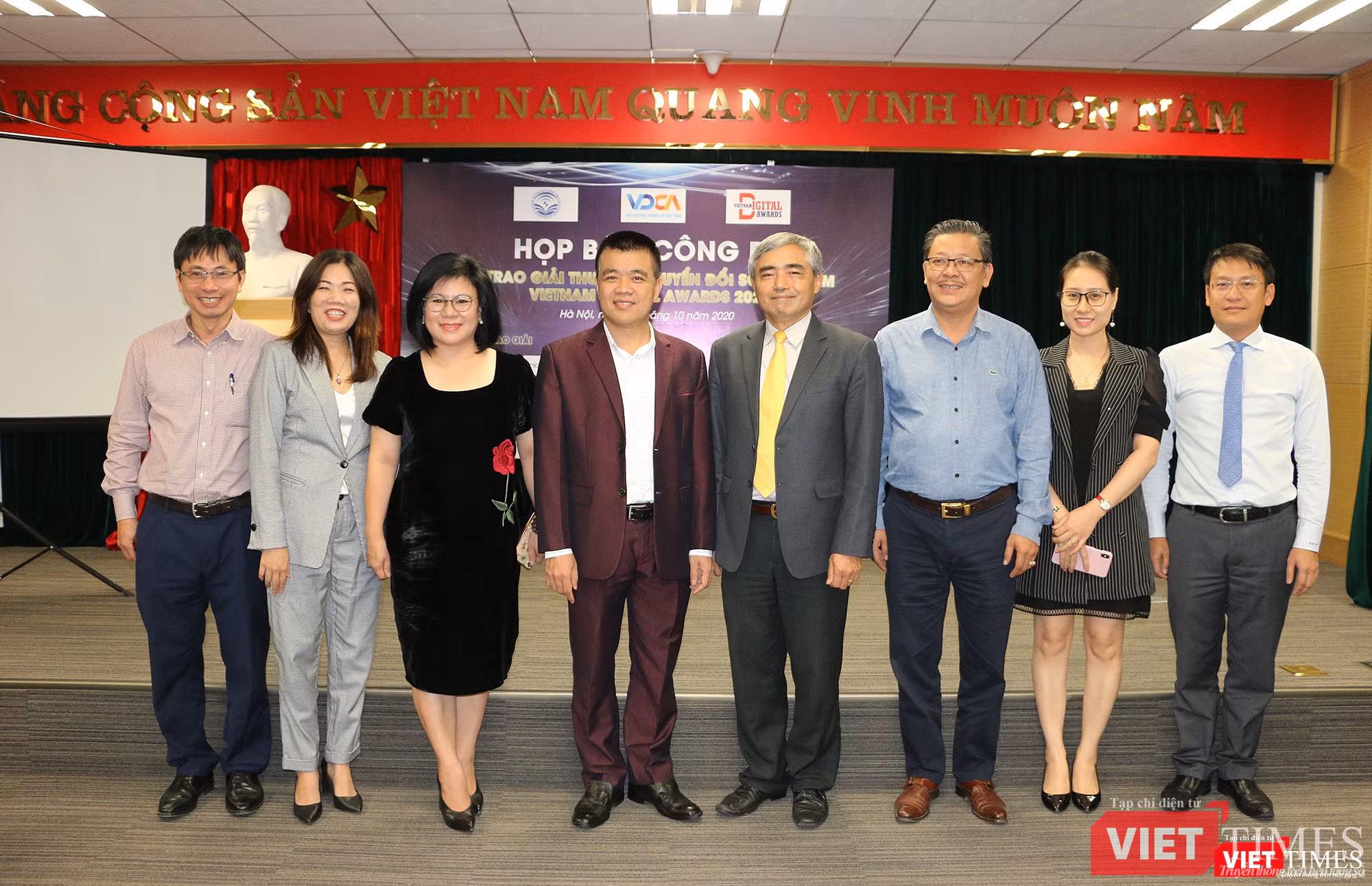 Các thành viên ban tổ chức giải thưởng Chuyển đổi số