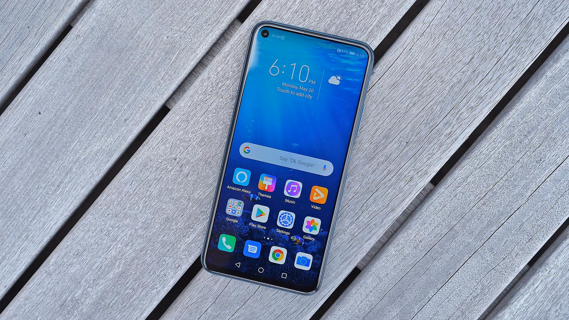Huawei Honor 20 Pro được cài đặt sẵn hệ điều hành Android 9 Pie. Ảnh: Gizmodo Huawei Honor 20 Pro được cài đặt sẵn hệ điều hành Android 9 Pie. Ảnh: Gizmodo