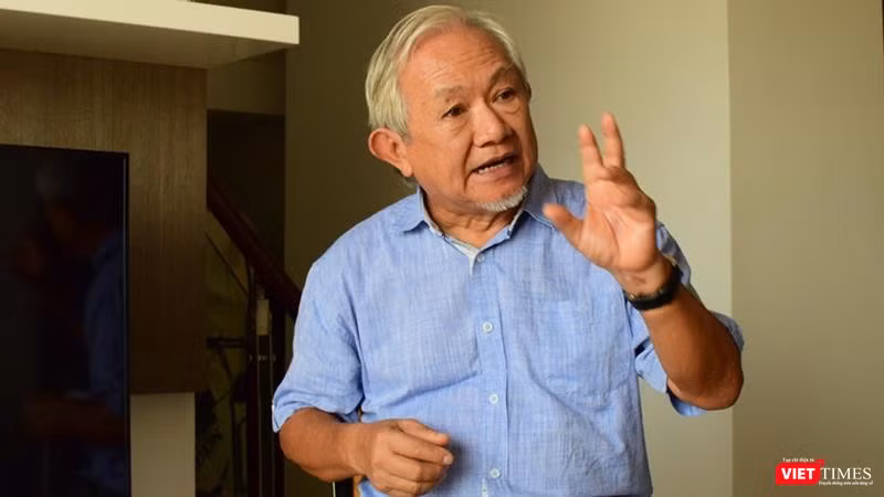GS Phan Văn Trường khẳng định: "Các “ông bà chủ” này không đủ tình yêu nước. Họ không xứng đáng đóng vai trò đất nước. Họ chỉ “vừa” với vai trò cá nhân thôi" GS Phan Văn Trường khẳng định: "Các “ông bà chủ” này không đủ tình yêu nước. Họ không xứng đáng đóng vai trò đất nước. Họ chỉ “vừa” với vai trò cá nhân thôi"