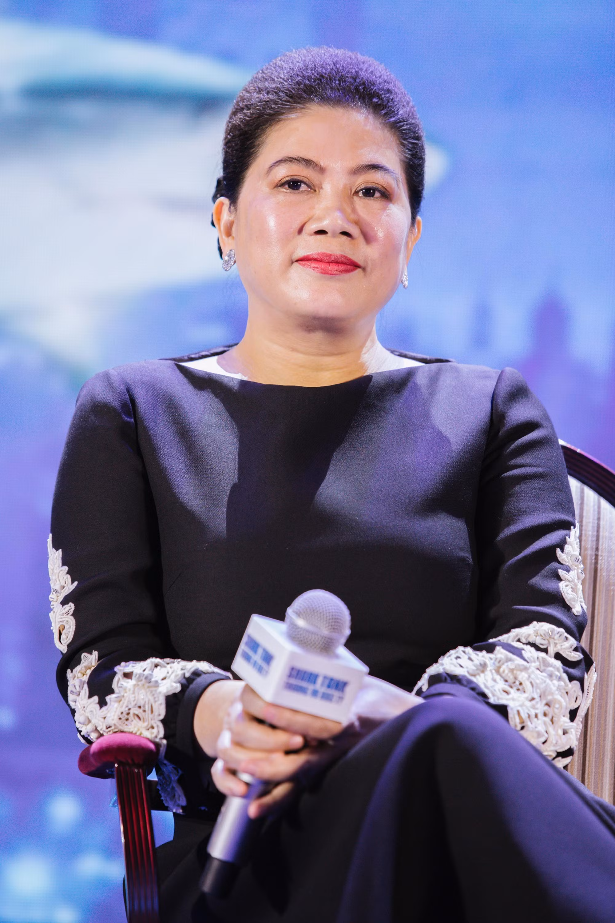 Thông điệp của Shark Đỗ Liên tại Shark Tank mùa 3 hứa hẹn tạo nhiều cảm hứng cho các Startup: “Các bạn trẻ, hãy là những người dẫn đầu kỷ nguyên hiện tại” Thông điệp của Shark Đỗ Liên tại Shark Tank mùa 3 hứa hẹn tạo nhiều cảm hứng cho các Startup: “Các bạn trẻ, hãy là những người dẫn đầu kỷ nguyên hiện tại”
