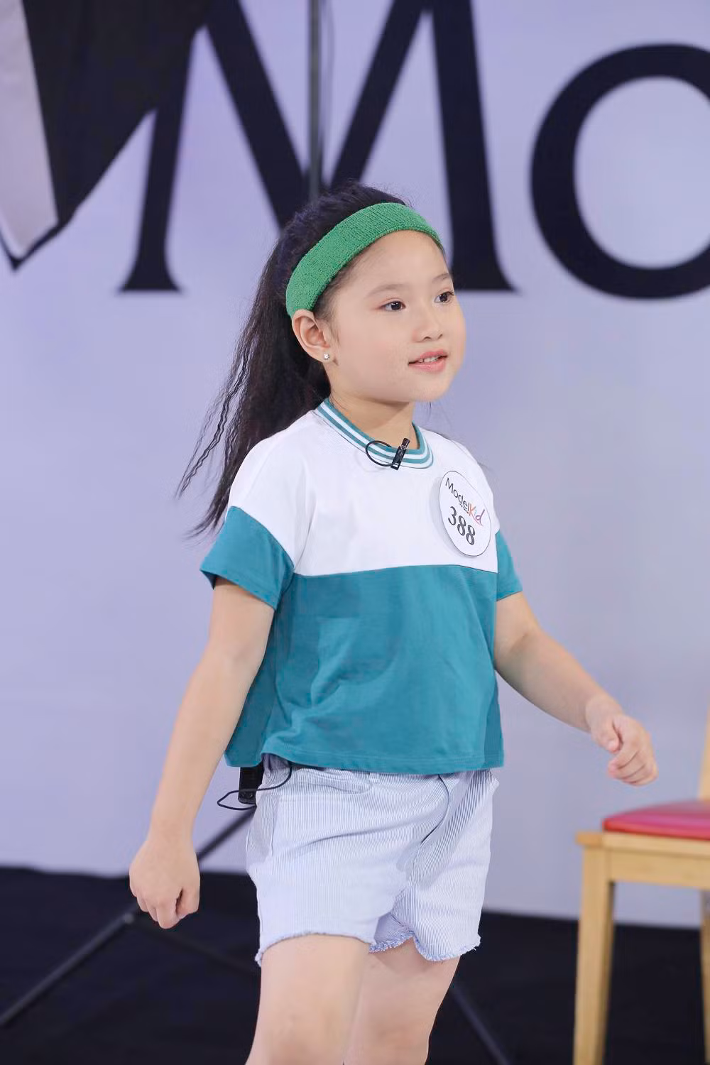 Cô bé rất tự tin tỏa sáng Cô bé rất tự tin tỏa sáng