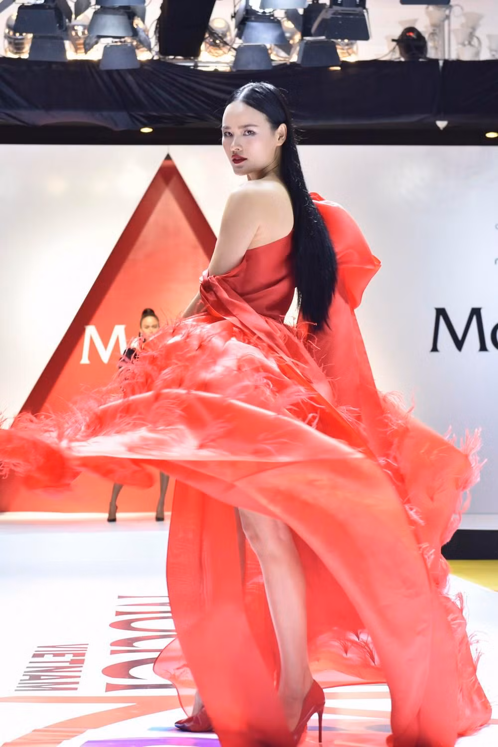 Người mẫu Tuyết Lan 