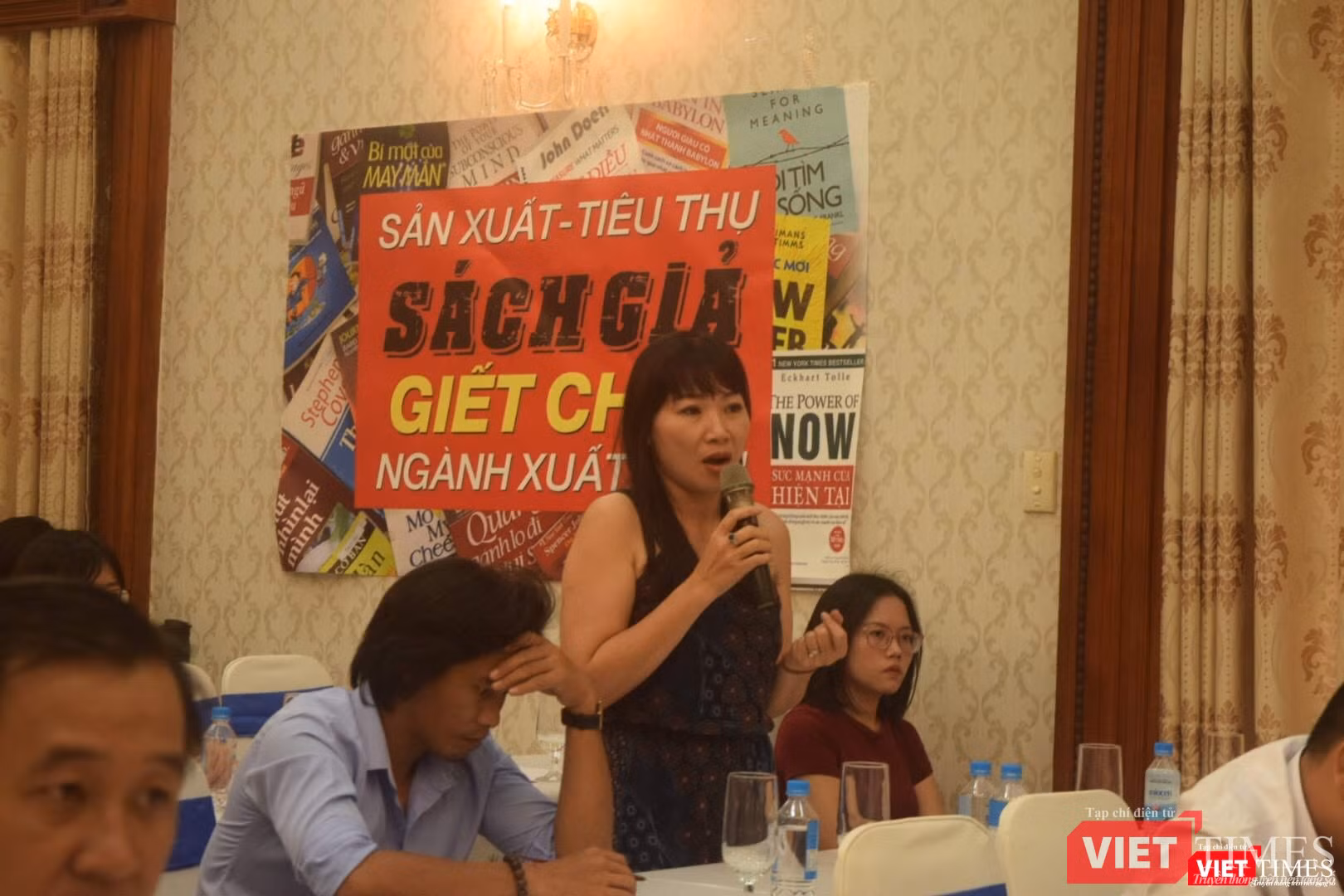 Độc giả ngỡ ngàng vì nạn sách giả tràn lan Độc giả ngỡ ngàng vì nạn sách giả tràn lan