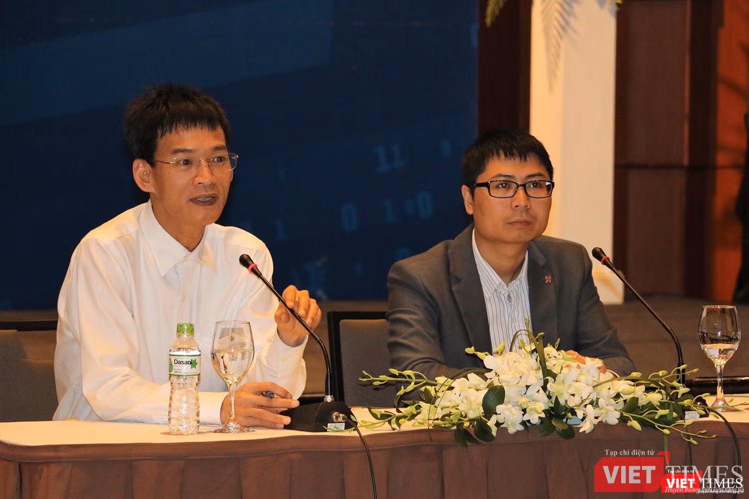 ông Nguyễn Xuân Cường - Phó Chủ tịch Hội truyền thông số Việt Nam và ông Nguyễn Quang Đồng - Viện trưởng Viện Nghiên cứu chính sách và Phát triển truyền thông