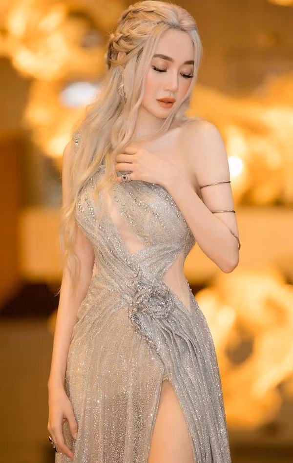 Elly Trần cosplay thành nhân vật Mẹ Rồng trong phim truyền hình điện ảnh "Trò chơi Vương quyền" Elly Trần hóa thân thành nhân vật Mẹ Rồng trong phim truyền hình điện ảnh