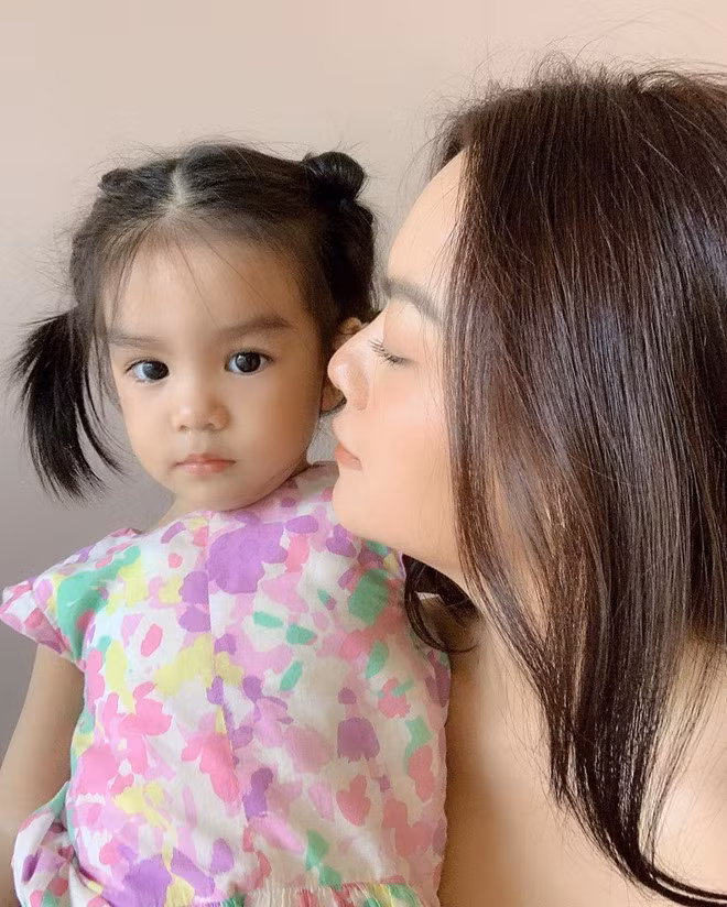 Phạm Quỳnh Anh và con gái Tuệ An
