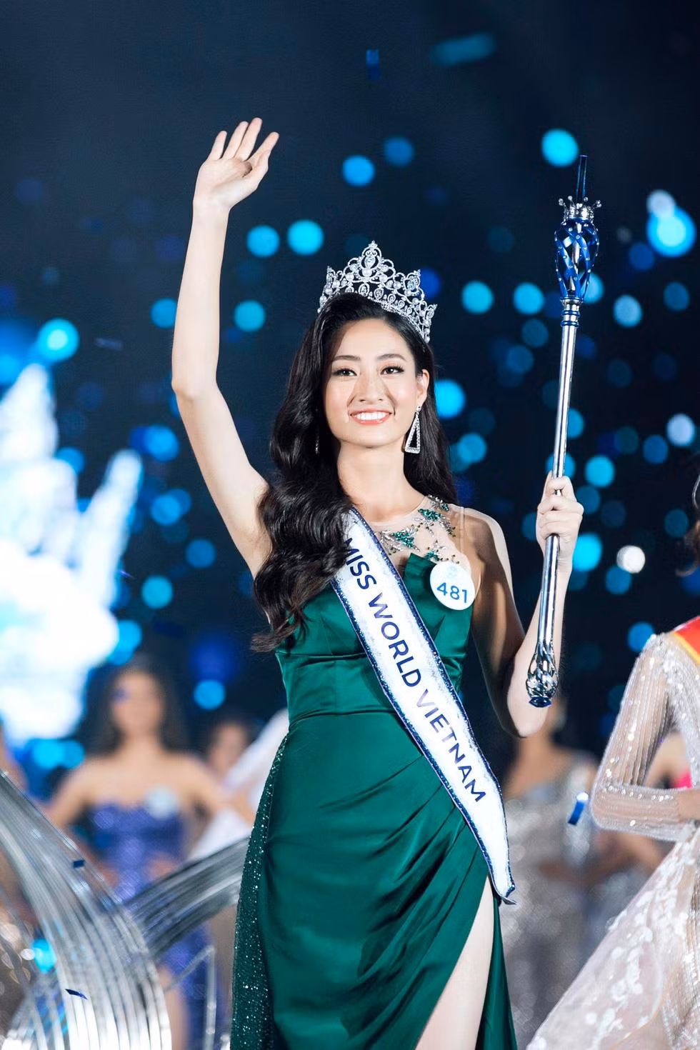 Lương Thùy Linh trong phút đăng quang Hoa hậu Thế giới Việt Nam 2019 
