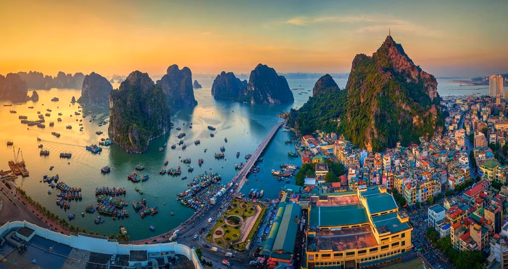 "Hòn Gai, Hạ Long" - Huỳnh Văn Truyền - Đà Nẵng "Hòn Gai, Hạ Long" - Huỳnh Văn Truyền - Đà Nẵng