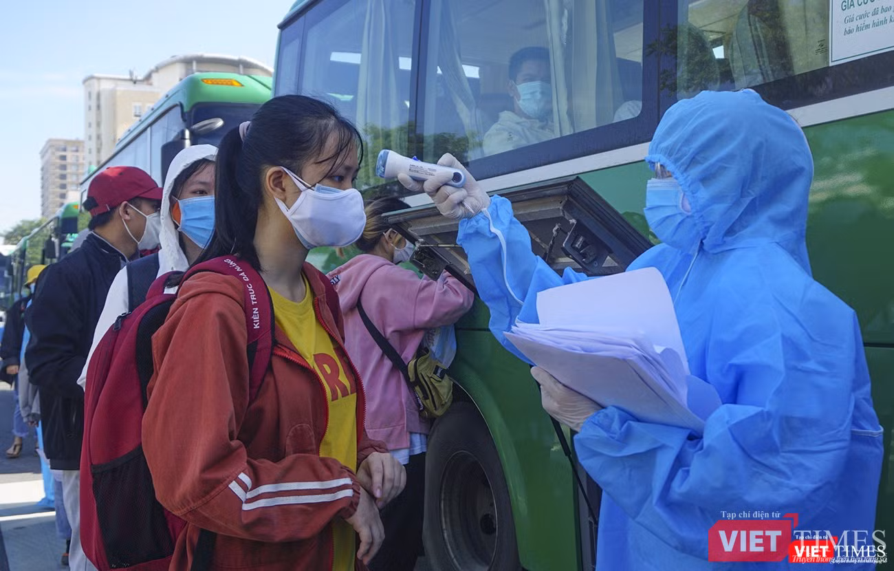 Tất cả công dân được đo thân nhiệt