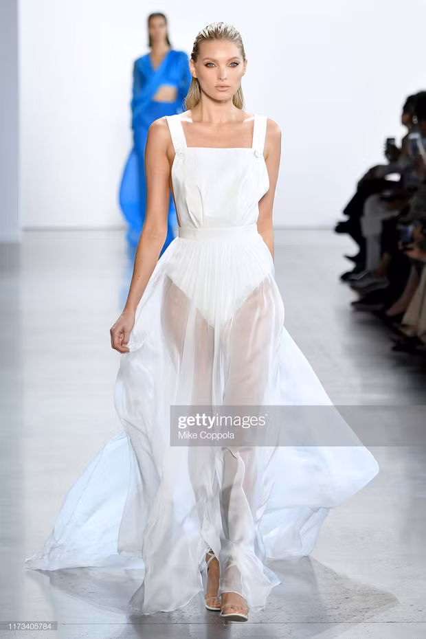"Đi nhặt hạt sương rơi nghiêng" (Ảnh: Gettyimages) "Đi nhặt hạt sương rơi nghiêng" (Ảnh: Gettyimages)