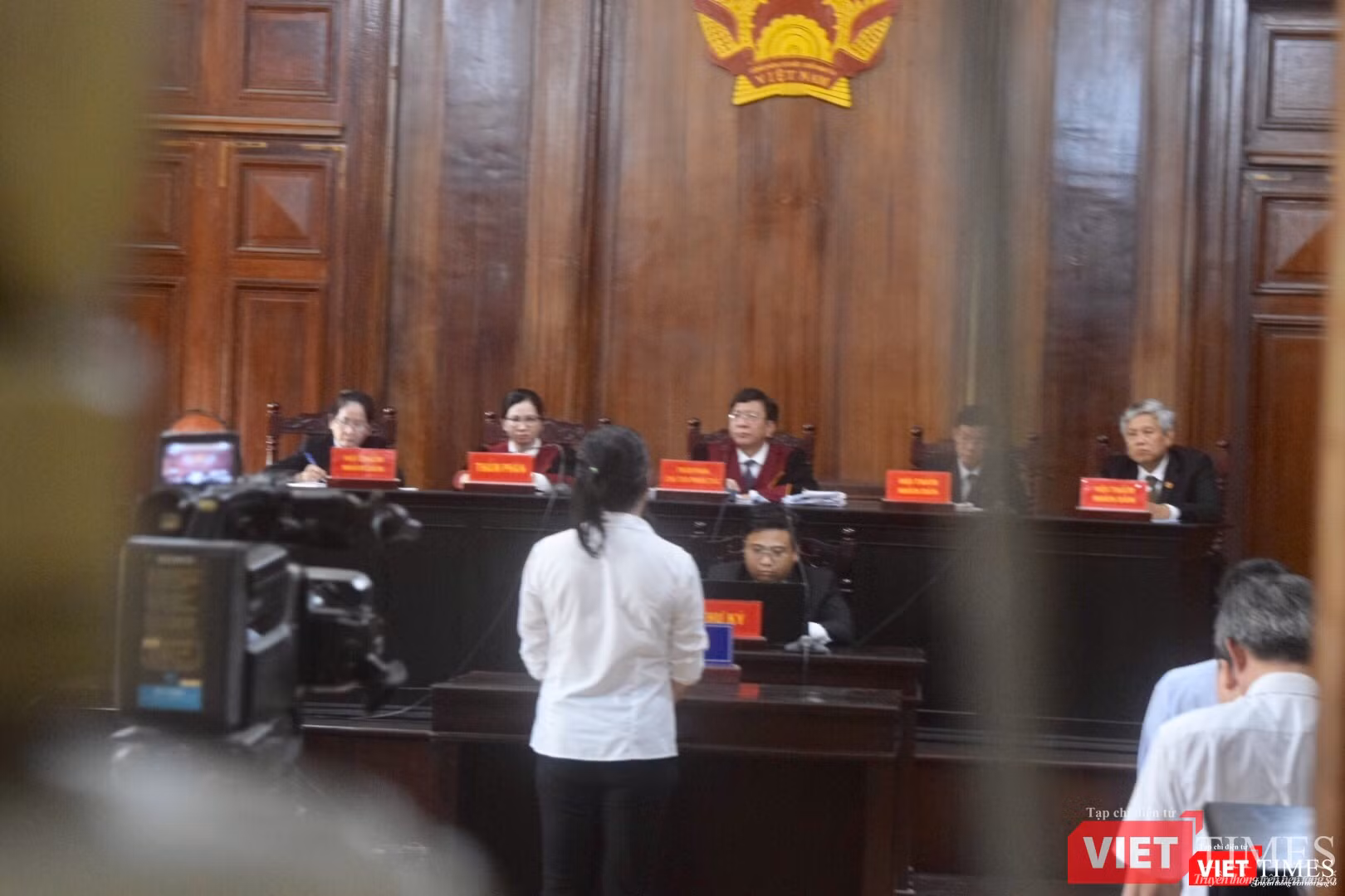 Bị cáo Phan Cẩm Loan bị đề nghị mức phạt tù 6-7 năm Bị cáo Phan Cẩm Loan bị đề nghị mức phạt tù 6-7 năm