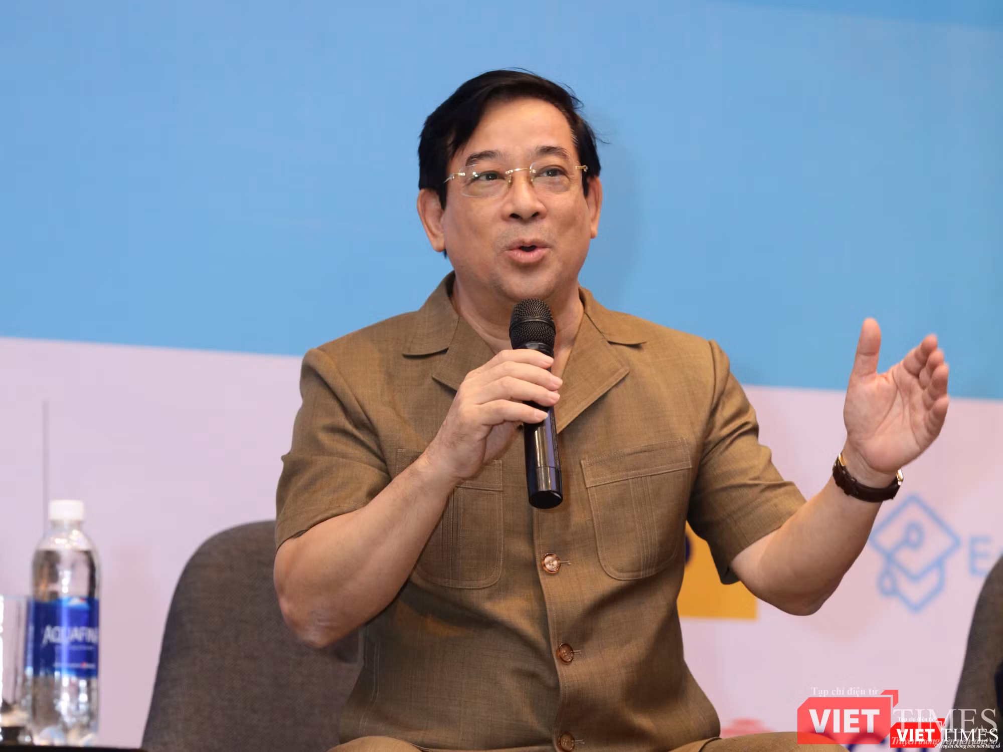 "Không thể thiếu nhận thức, phải có phương pháp tốt, kết nối với chuẩn, xây dựng được hạ tầng tốt và đồng bộ hóa tất cả các khâu thì mới sử dụng được dữ liệu có ý nghĩa" - Cục trưởng Lương Ngọc Khuê nhấn mạnh (Ảnh: TB) Không thể thiếu nhận thức, phải có phương pháp tốt, kết nối với chuẩn, xây dựng được hạ tầng tốt và đồng bộ hóa tất cả các khâu thì mới sử dụng được dữ liệu có ý nghĩa.