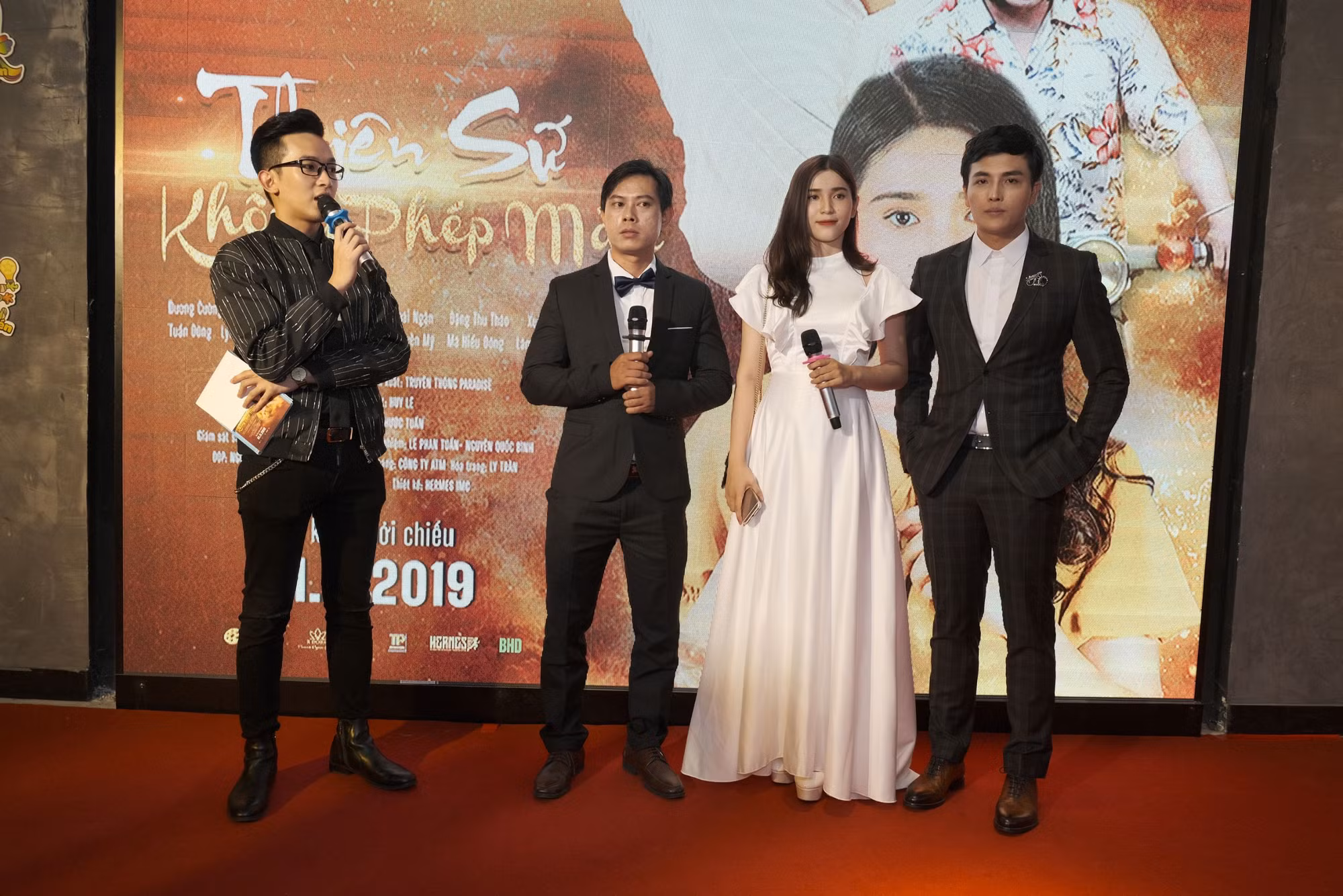 Đạo diễn Lê Nhã Huy, diễn viên Thái Ngân, Mai Hiểu Đông giao lưu cùng khán giả Đạo diễn Lê Nhã Huy, diễn viên Thái Ngân, Mai Hiểu Đông giao lưu cùng khán giả