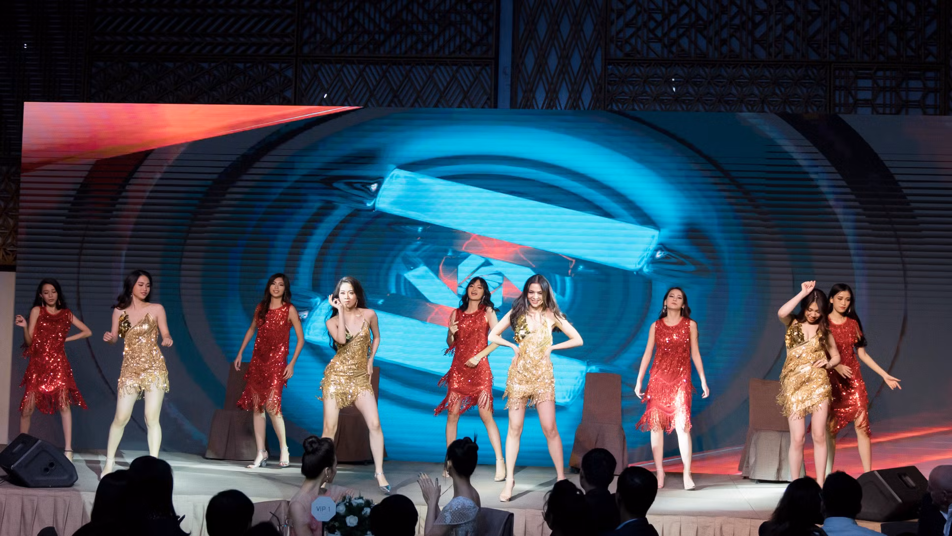 Những màn nhảy trẻ trung, sôi động, nóng bỏng Những màn nhảy trẻ trung, sôi động, nóng bỏng