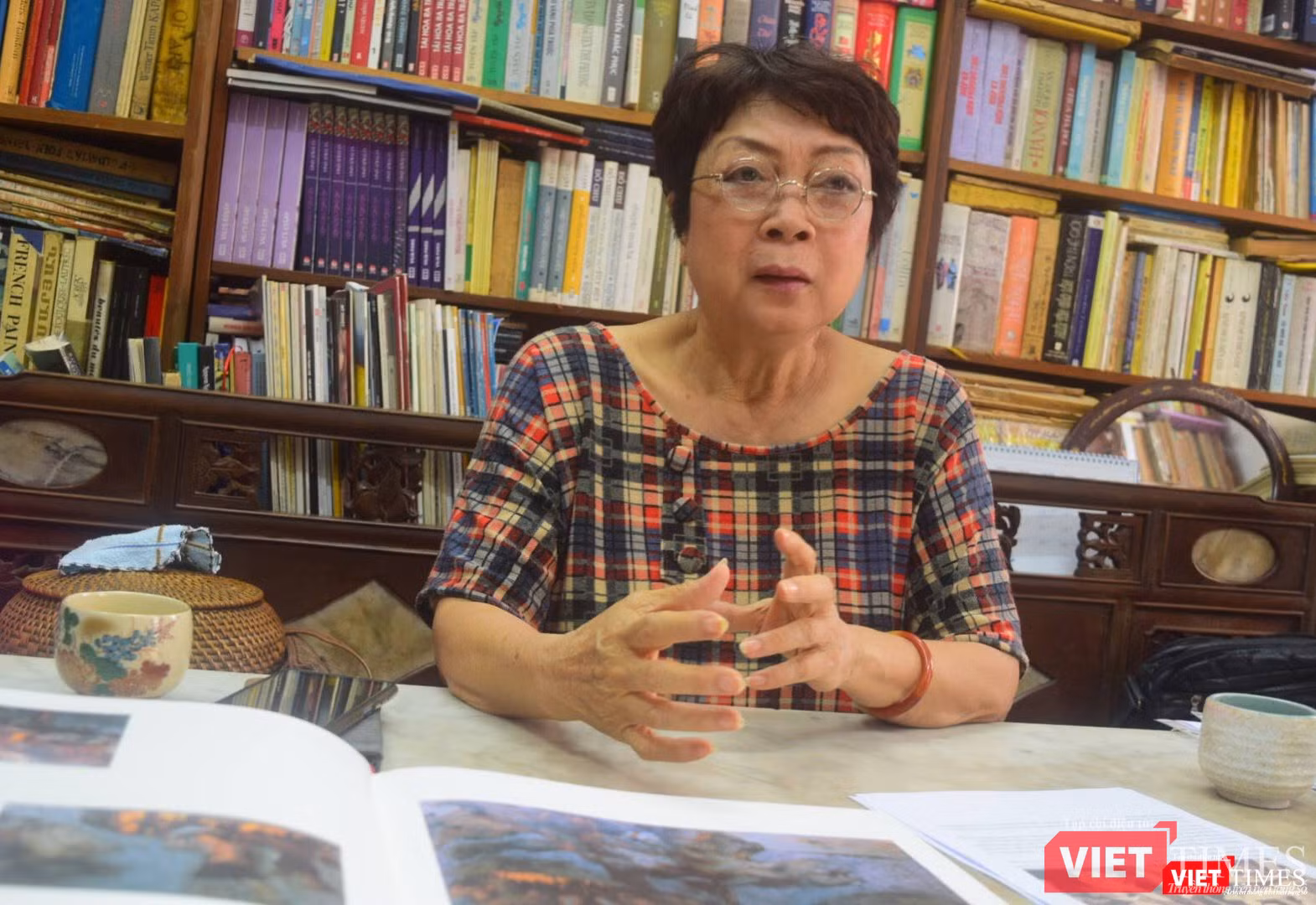 Họa sĩ Nguyễn Thị Hiền bức xúc lên tiếng về bức tranh bị làm giả ghi tên danh họa Nguyễn Sáng