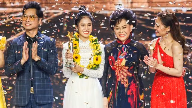 Ngôi vị quán quân thuộc về Phương Ý - thí sinh đội Ngọc Sơn - Giang Hồng Ngọc.