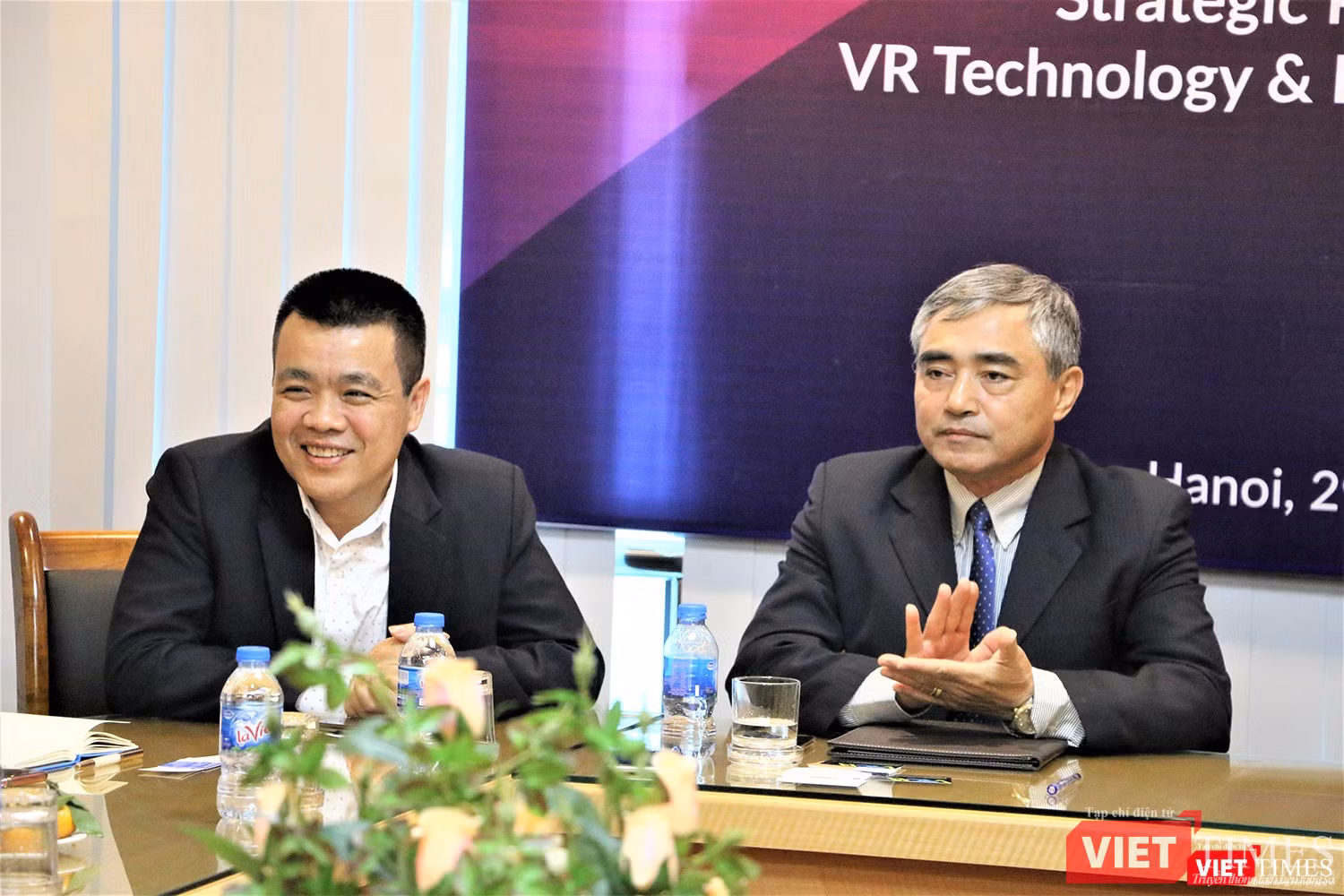 ông Nguyễn Minh Hồng (bên phải) và ông Nguyễn Lâm Thanh - Phó Chủ tịch VDCA ông Nguyễn Minh Hồng (bên phải) và ông Nguyễn Lâm Thanh - Phó Chủ tịch VDCA
