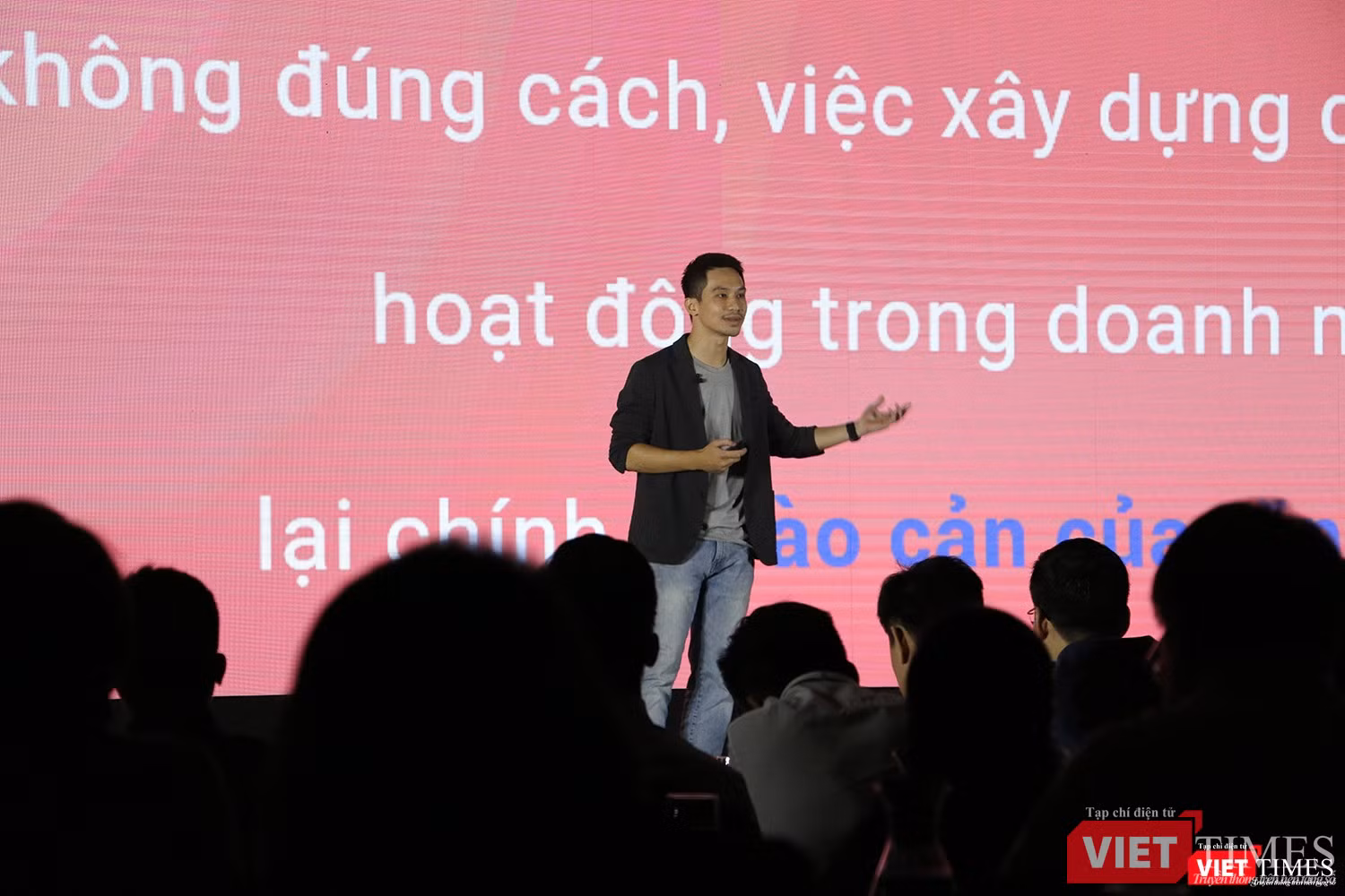 ông Trịnh Ngọc Bảo, Giám đốc Vận hành Base.vn giới thiệu phần mềm Base Workflow