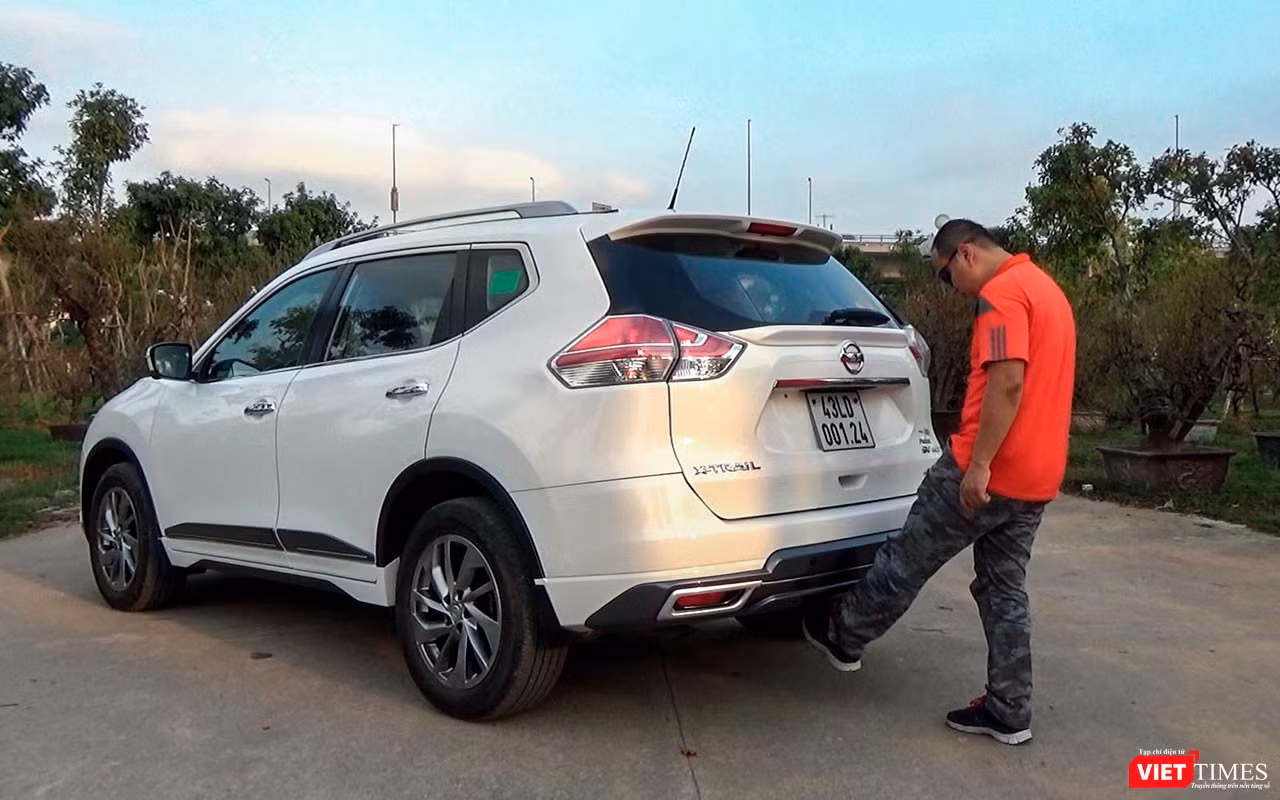 Nissan X-Trail V-Series hiện đang là mẫu xe Crossover 5+2 phổ thông duy nhất có được tính năng đóng mở cốp bằng đá chân. Nissan X-Trail V-Series hiện đang là mẫu xe Crossover 5+2 phổ thông duy nhất có được tính năng đóng mở cốp bằng đá chân.