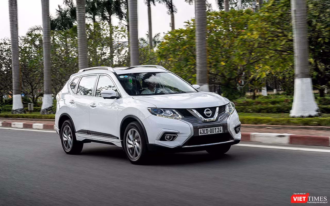 Cả hai phiên bản X-Trail V-Series 2.0 và 2.5 đều mang đến cảm giác dư dả về sức mạnh khi đi trong đô thị. Cả hai phiên bản X-Trail V-Series 2.0 và 2.5 đều mang đến cảm giác dư dả về sức mạnh khi đi trong đô thị.