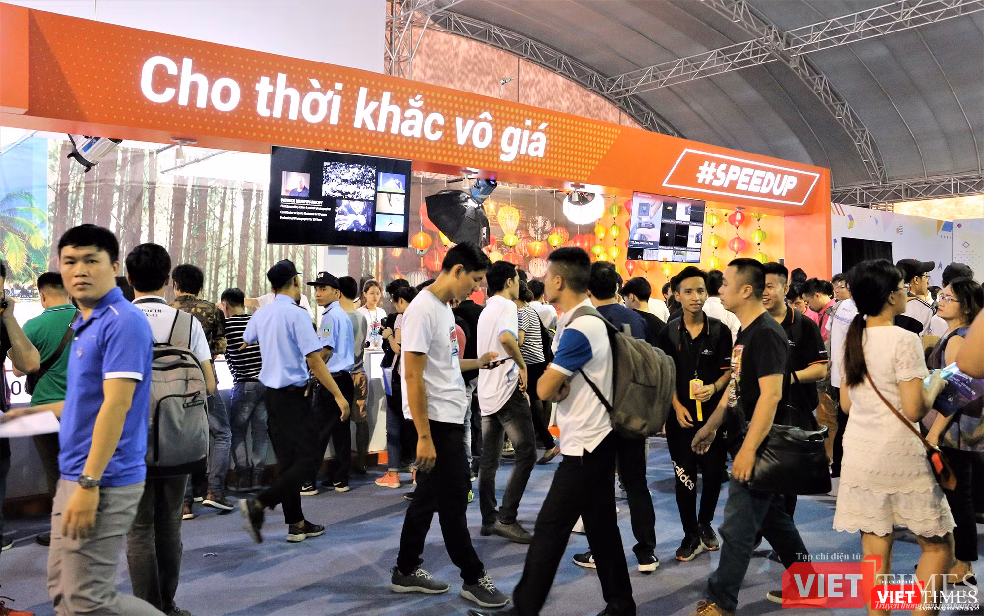 Gian hàng trải nghiệm máy ảnh số