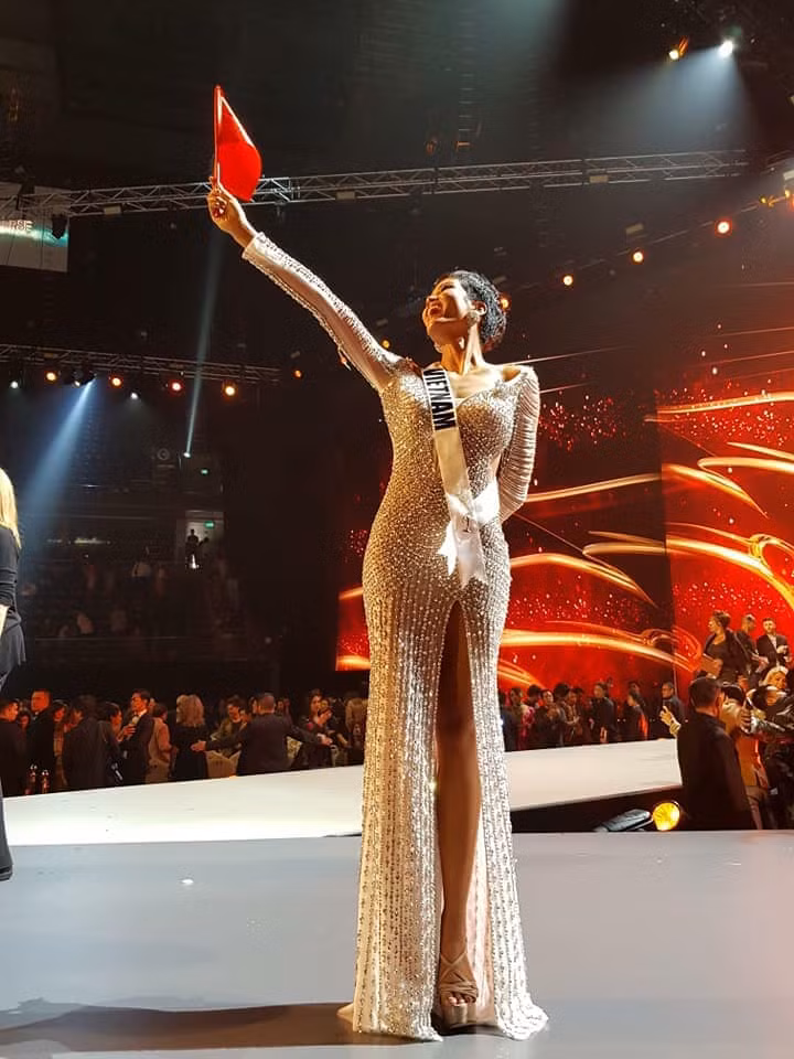 H' hen Niê tự tin vinh danh Việt Nam ở Miss Universe 2018 H' hen Niê tự tin vinh danh Việt Nam ở Miss Universe 2018