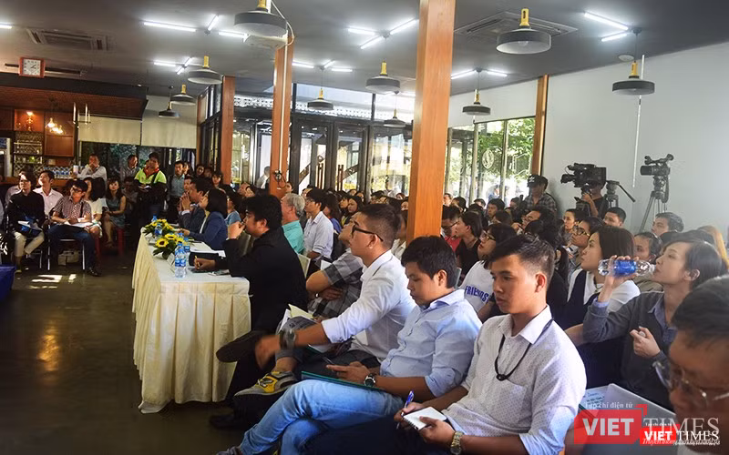 Buổi hội thảo rất "nóng", thu hút rất đông chuyên gia tham dự, đặc biệt là các bạn trẻ đến từ các đơn vị xử lý rác thải và môi trường