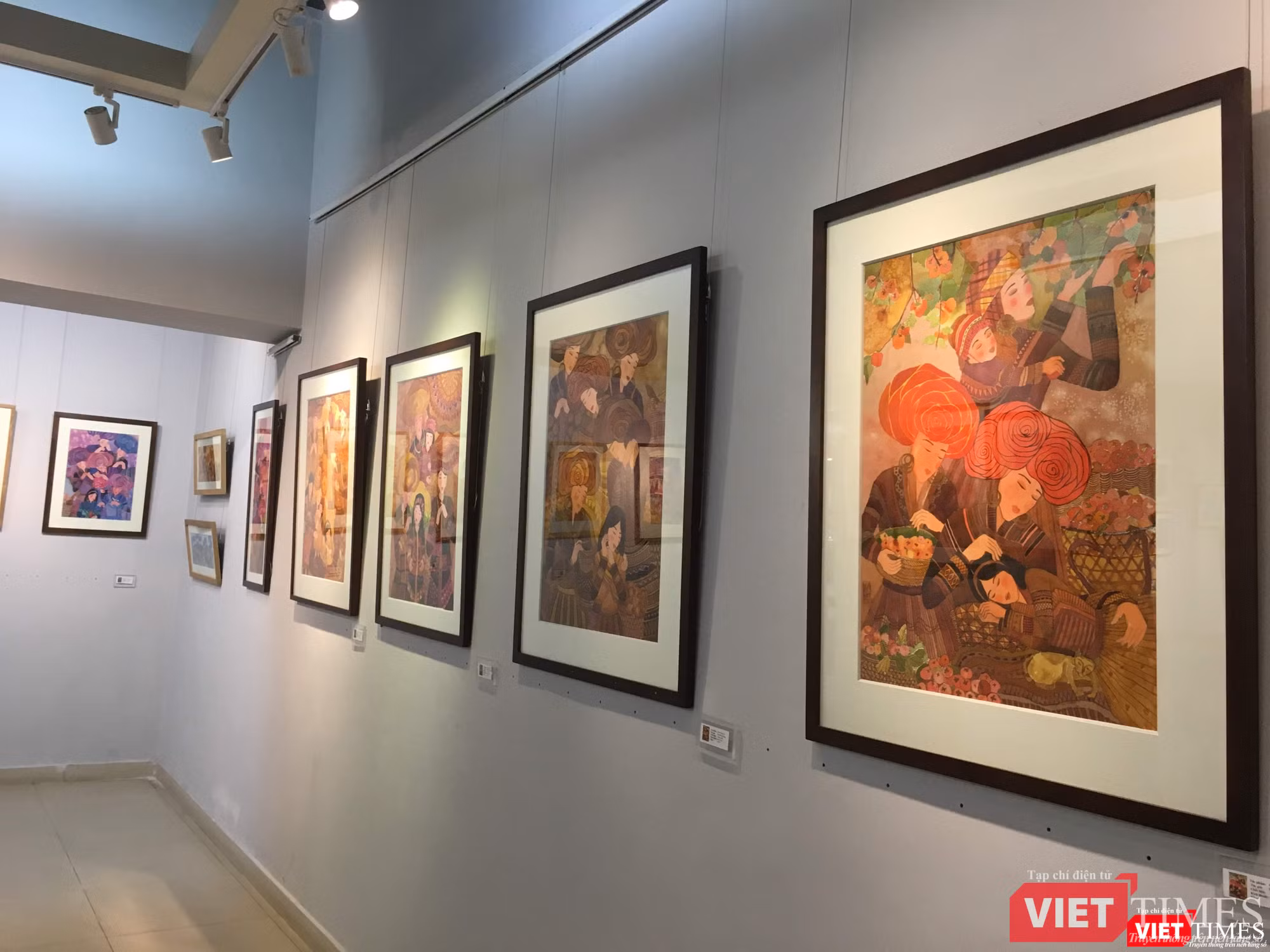 Hà Hùng Dũng mang tới 45 tranh khổ lớn, 30 tranh khổ nhỏ ghép vải Hà Hùng Dũng mang tới 45 tranh khổ lớn, 30 tranh khổ nhỏ