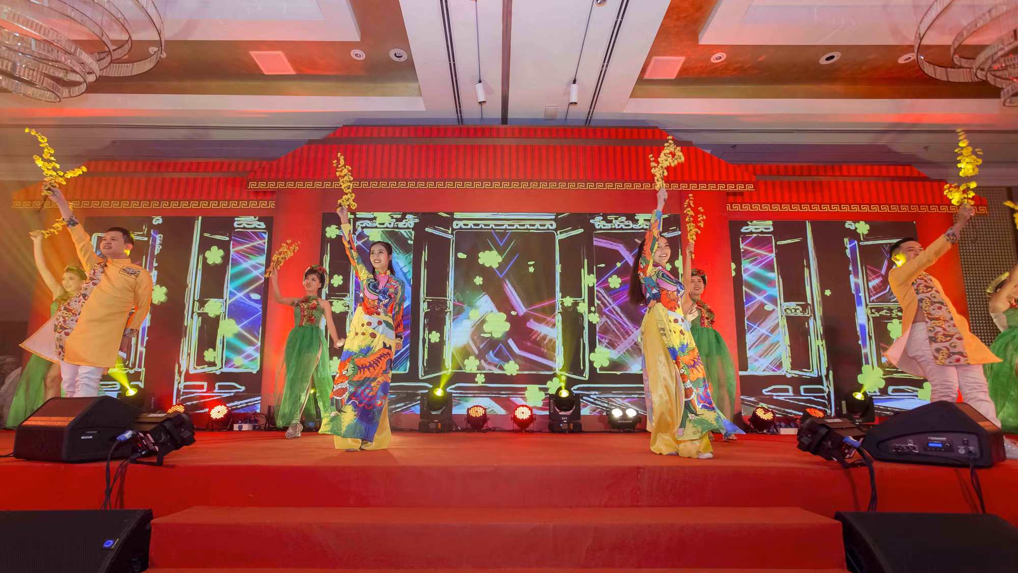 Nhiều chương trình văn nghệ được trình diễn tại Tết Festival 
