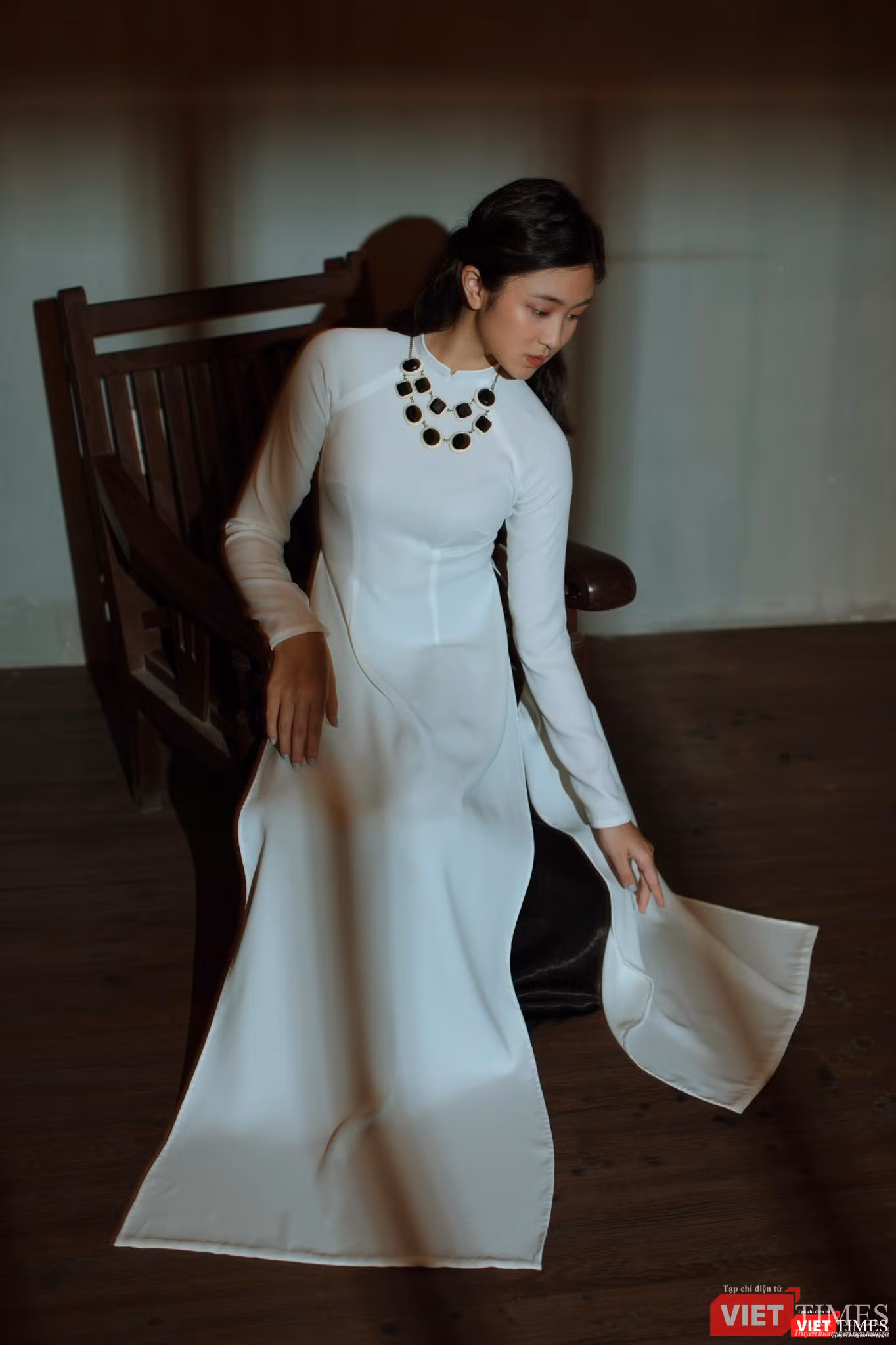 Màu áo trắng tinh khôi của thiên kim tiểu thư