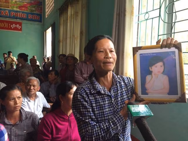 Buổi xin lỗi ông Hàn Đức Long diễn ra trong sự hỗn loạn do gia đình nạn nhân không đồng tình việc xin lỗi ông Hàn Đức Long. Ảnh: Báo Pháp luật Việt Nam. Buổi xin lỗi ông Hàn Đức Long diễn ra trong sự hỗn loạn do gia đình nạn nhân không đồng tình việc xin lỗi ông Hàn Đức Long. Ảnh: Báo Pháp luật Việt Nam.