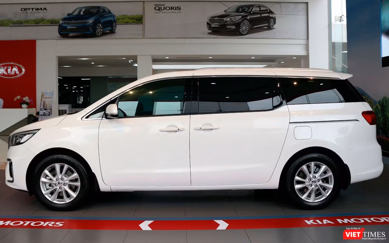 Cận cảnh mẫu Kia Sedona 2018 giá 1,129 tỷ đồng vừa ra mắt tại thị trường Việt Nam ảnh 5 Cận cảnh mẫu Kia Sedona 2018 giá 1,129 tỷ đồng vừa ra mắt tại thị trường Việt Nam ảnh 5