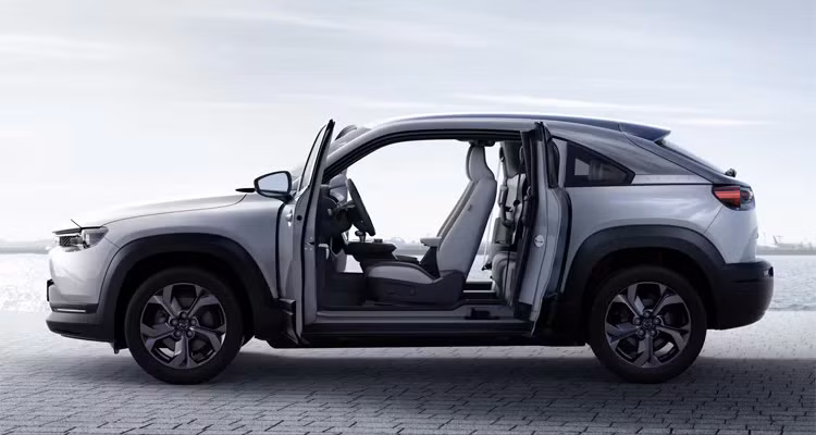 MX-30 có kiểu cửa mở ngược giống xe siêu sang Rolls-Royce. Ảnh: Mazda 
