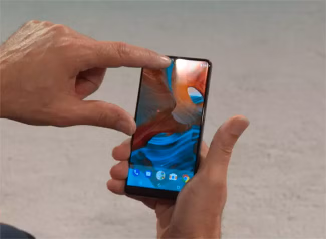 Essential Phone (ảnh Phone Arena) 