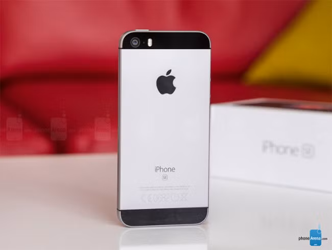 iPhone SE (ảnh: Phone Arena)
