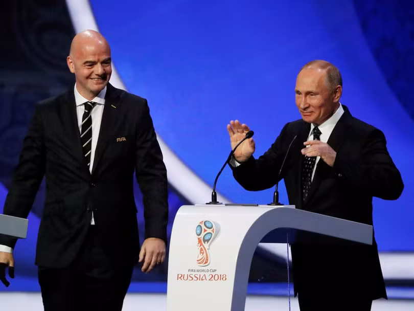 Tổng thống Putin follow 19 người trên Twitter, trong đó có một người đã chết cách đây 5 năm ảnh 17