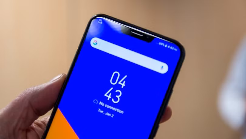 Chiếc Asus ZenFone 5 có thiết kế giống hệt iPhone X (ảnh fonearena)
