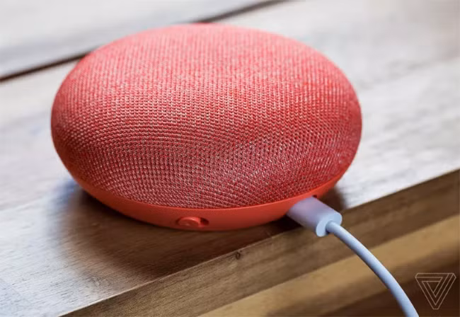 Loa thông minh Home Mini của Google (ảnh: The Verge)