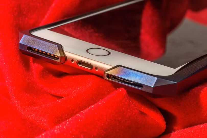 Chiêm ngưỡng bộ ốp viền có giá đắt hơn cả iPhone X ảnh 13